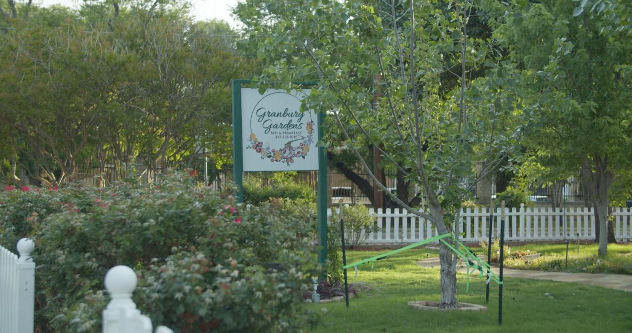 Granbury Gardens Bed And Breakfast Exterior photo